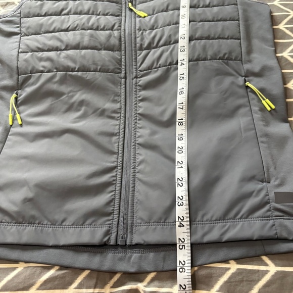 Asics Men's Performance INSULATED VEST Silver/Gray Size Small - Down / Fleece - Picture 9 of 9